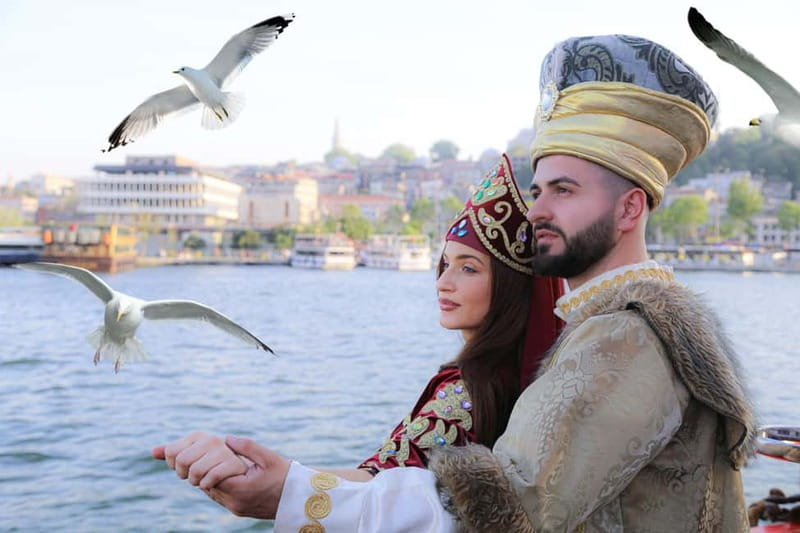 Istanbul: Bosphorus Sightseeing Cruise Tour with Audio Guide - Meeting at Zindan Han, then stepping onto the right kind of boat