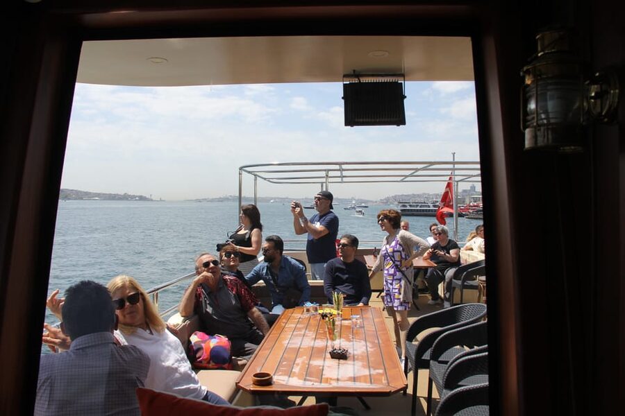 Istanbul: Bosphorus Strait and Black Sea Lunch Cruise - Dolmabahçe Mosque and Dolmabahçe Palace: seeing the showpieces without the queue stress