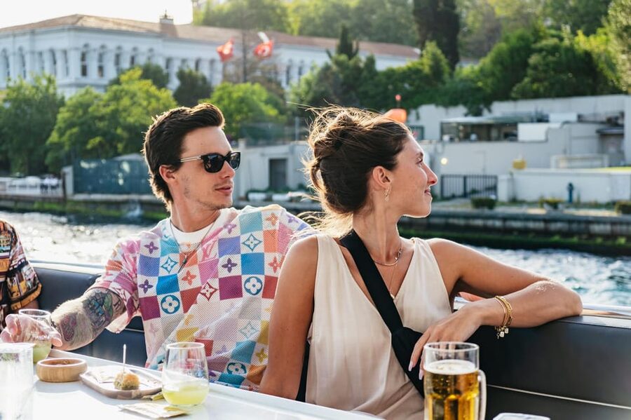 Istanbul: Bosphorus Sunset Cruise on a Luxury Yacht - Golden Horn and Galata Bridge: When Istanbul Starts Lighting Up