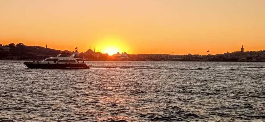 Istanbul: Bosphorus Sunset Cruise with Dinner - Who this Bosphorus cruise suits best