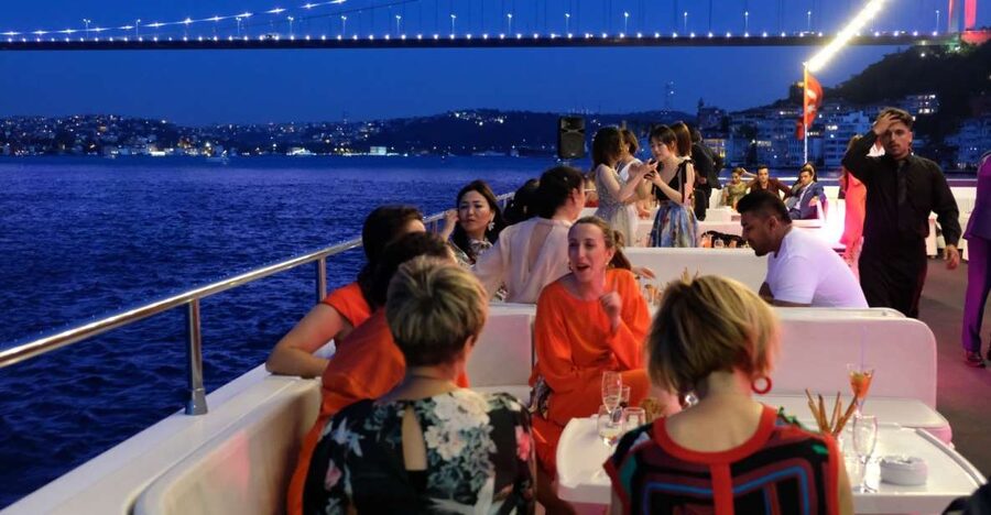 Istanbul: Bosphorus Sunset Cruise with Dinner - The 4 hours: welcome cocktail, buffet dinner, and the DJ factor