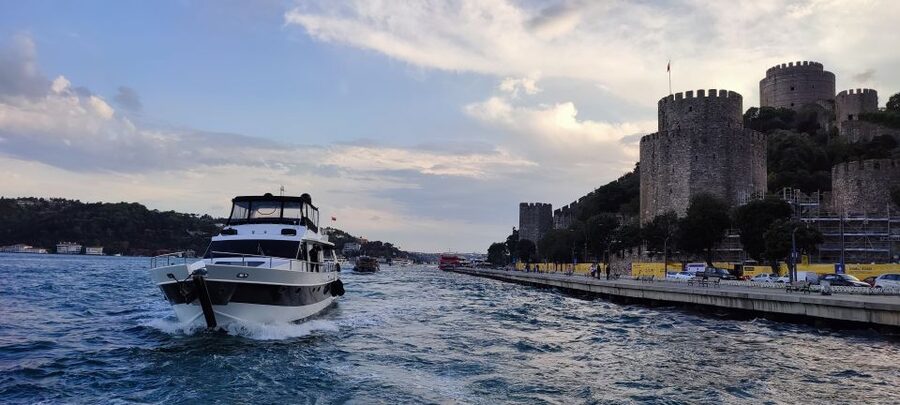Istanbul: Bosphorus Sunset Cruise with Snacks and Wine - Anadolu Hisari and the Maiden’s Tower Moment
