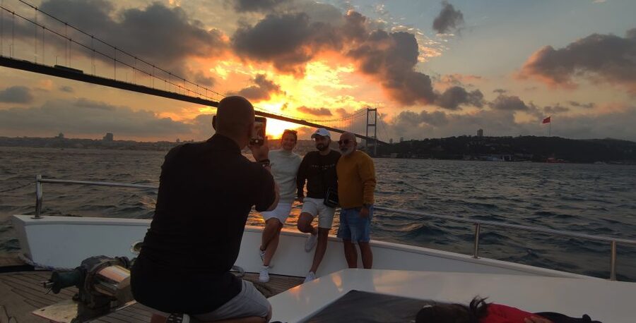 Istanbul: Bosphorus Sunset Cruise with Snacks and Wine - Why a Bosphorus Sunset Boat Ride Feels Like Istanbul at Its Best