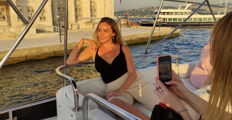 Istanbul: Bosphorus Sunset Cruise with Snacks and Wine - Meeting Up: Two Starting Options and Easy Drop-Off