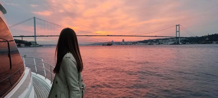 Istanbul: Bosphorus Sunset Cruise with Snacks and Wine - Bebek to Küçüksu Palace: Softer Waterfront, Same Drama