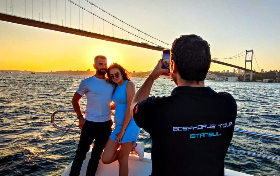 Istanbul: Bosphorus Sunset Yacht Cruise with Live Guide - Quick key points before you go