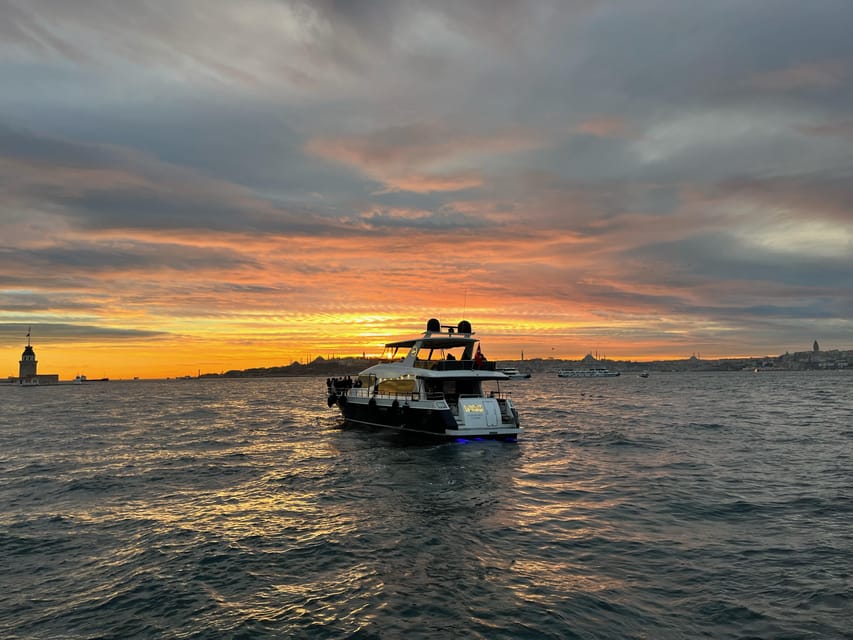 Istanbul: Bosphorus Sunset Yacht Cruise with Live Guide - How the live guide and crew change the whole experience