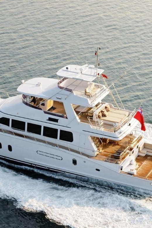Istanbul: Bosphorus Yacht Cruise - Beylerbeyi Palace and the approach toward Üsküdar: seeing the strait’s “two sides” come alive