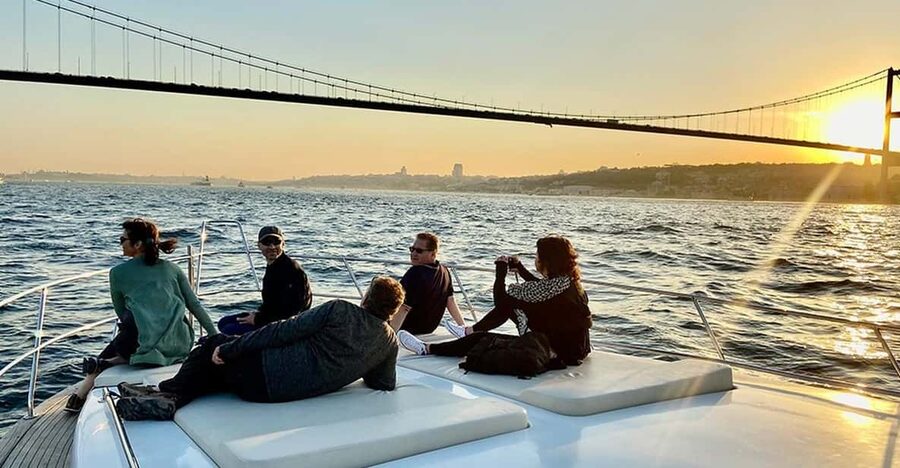 Istanbul: Bosphorus Yacht Cruise at Sunset with Snacks - Key points you should care about