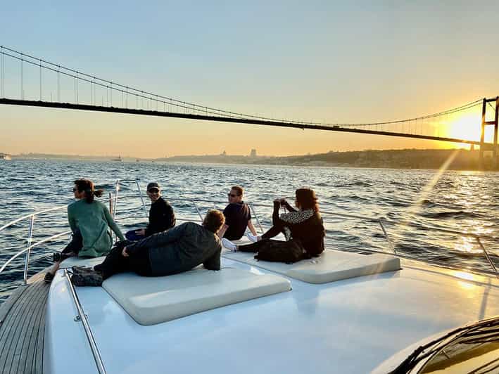 Istanbul: Bosphorus Yacht Cruise at Sunset with Snacks - Why a Bosphorus sunset cruise feels like the best use of two hours