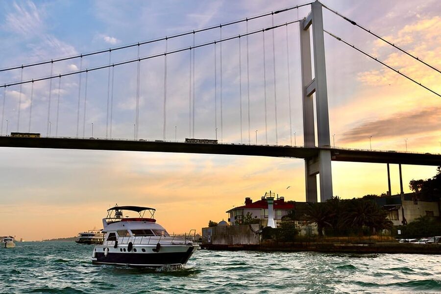 Istanbul: Bosphorus Yacht Cruise at Sunset with Snacks - Timing in Istanbul: how to line up sunset and night lights