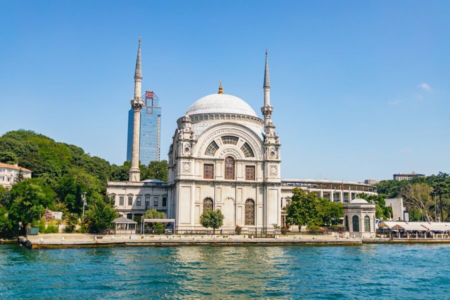 Istanbul: Bosphorus Yacht Cruise with Stopover on Asian Side - Ortaköy to Bebek: the Bosphorus neighborhoods you’ll remember
