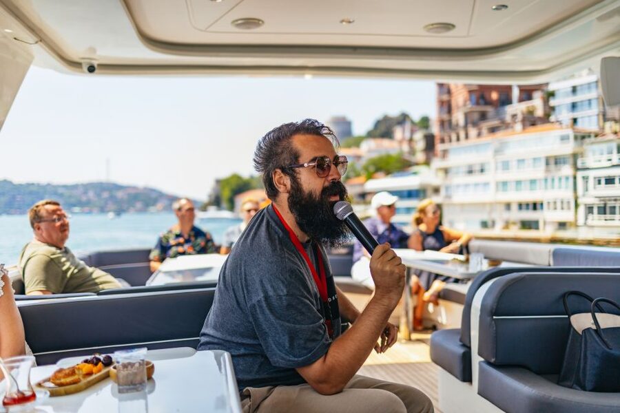 Istanbul: Bosphorus Yacht Cruise with Stopover on Asian Side - The Kanlıca stop on the Asian side, short but satisfying
