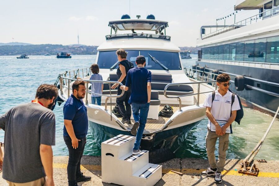 Istanbul: Bosphorus Yacht Cruise with Stopover on Asian Side - Üsküdar and Maiden’s Tower: the Istanbul icons from the water