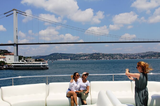 Istanbul Bosphorus Yacht Experience – Asian Side Visit in Kanlica - Beylerbeyi Palace, Kucuksu, and Kız Kulesi from the shoreline