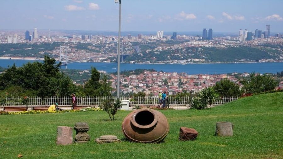 Istanbul: City Hightlights Bus Tour and Bosphorus Cruise - Lunch at a Local Restaurant: Included, With a Soft Drink