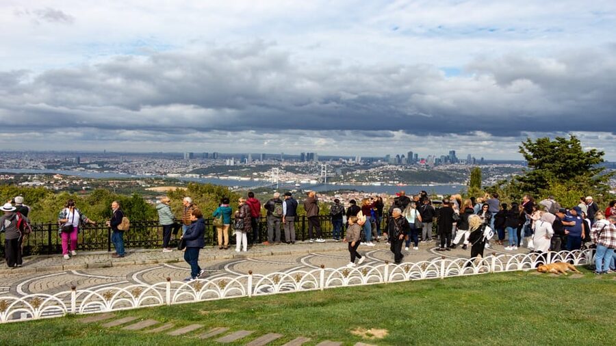 Istanbul: City Hightlights Bus Tour and Bosphorus Cruise - Eyüp Sultan Mosque and Pierre Loti Hill: Old Istanbul With View Time