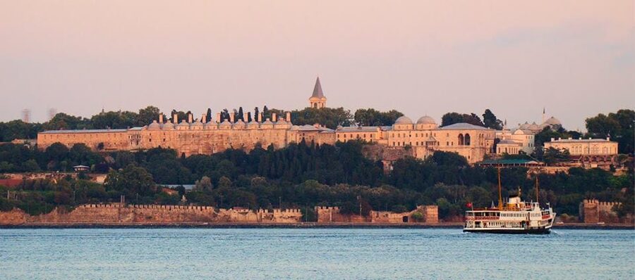 Istanbul City Sightseeing Tour & Turkish Dinner & Show - Dinner Cruise Night: 4 Courses, Soft Drinks, and Live Show