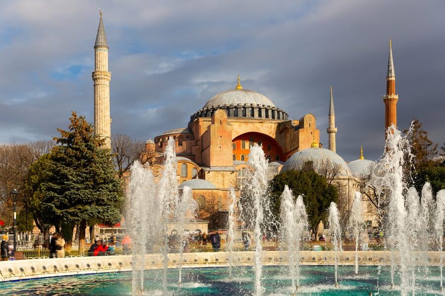 Istanbul City Walk: Blue Mosque, Hippodrome & Hagia Sophia - The Blue Mosque, İ znik tiles and Ottoman daily life