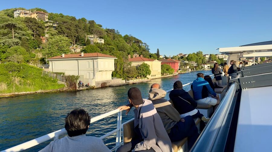 Istanbul: Daytime or Sunset Sightseeing Cruise & Audio Guide - Duration and pacing: two hours that work for short stays