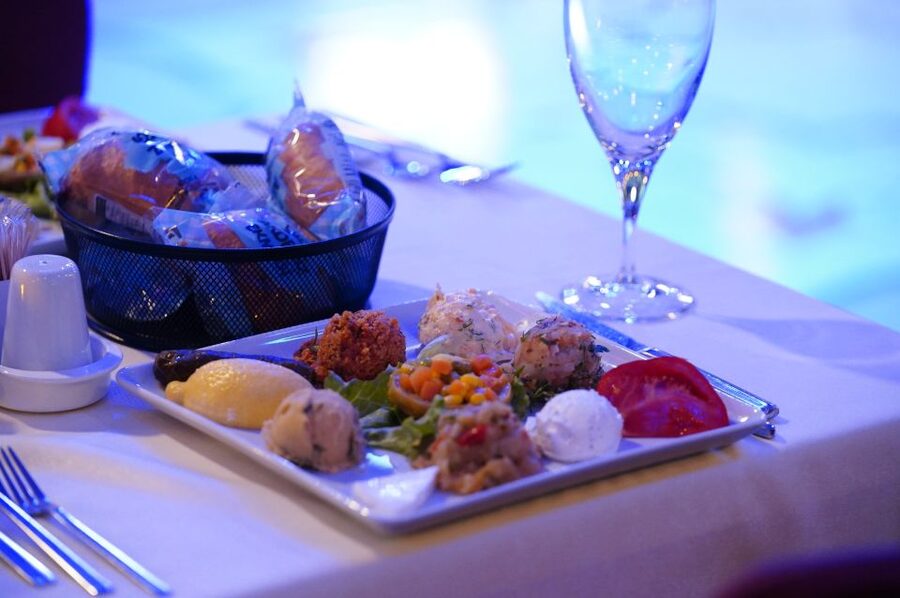 Istanbul: Dinner Cruise and Entertainment with Private Table - Your 3-Course Turkish Dinner, With Meze That Actually Feels Like a Meal