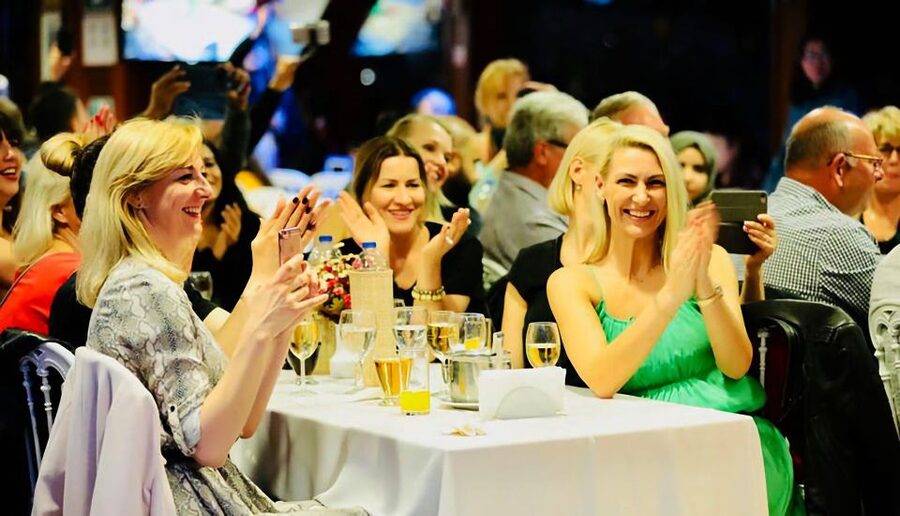 Istanbul: Dinner Cruise on the Bosphorus - The Entertainment: Turkish Melody, Folk Dance, Belly Dance, and Henna