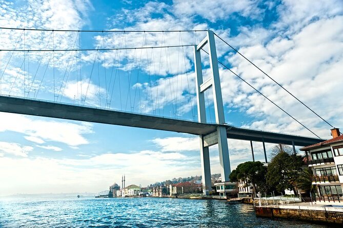 ISTANBUL: Dinner Cruise On The Bosphorus with Turkish night show - Dinner and Drinks: What the 3 Courses Feel Like