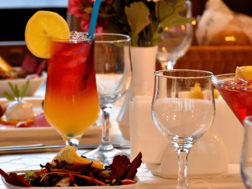 Istanbul: Dinner Cruise with Hotel Pickup & Optional Drinks - Things to watch: seating, tables, and the pickup timing mismatch risk