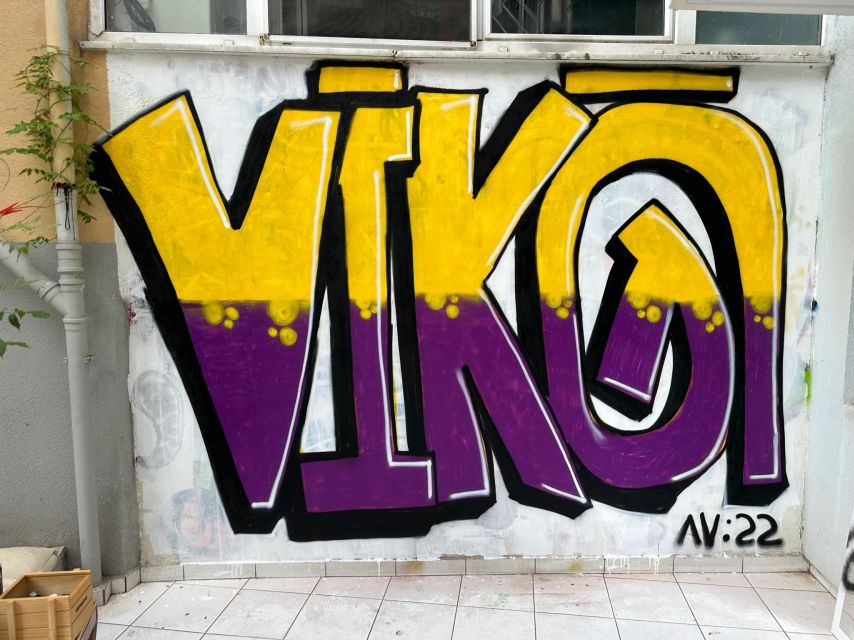 Istanbul: Do Street Art with Local Artists at Home Garden - Tea, laughs, and street art culture: why the social side matters
