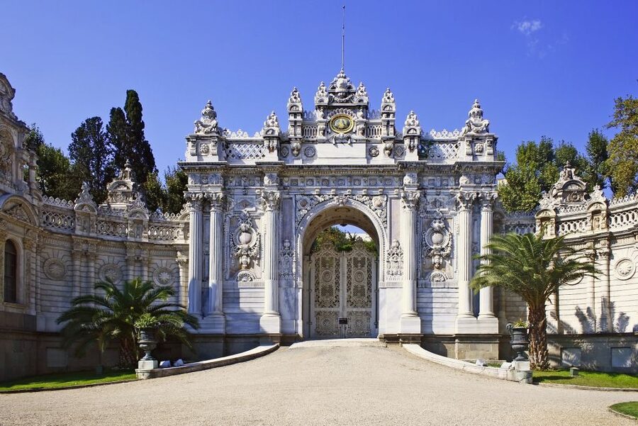 Istanbul: Dolmabahce Palace and Grand Bazaar Tour - Why Dolmabahce Palace Changes Your Istanbul Perspective