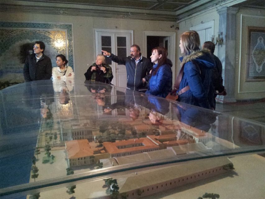 Istanbul: Dolmabahçe Palace and Uskudar Guided Tour - Mondays matter: Dolmabahçe swap to Chora Museum