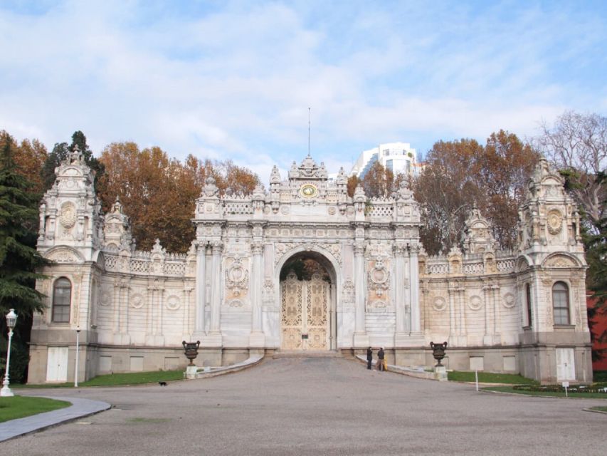 Istanbul: Dolmabahçe Palace and Uskudar Guided Tour - The oldest coffee shop stop that keeps the tour human