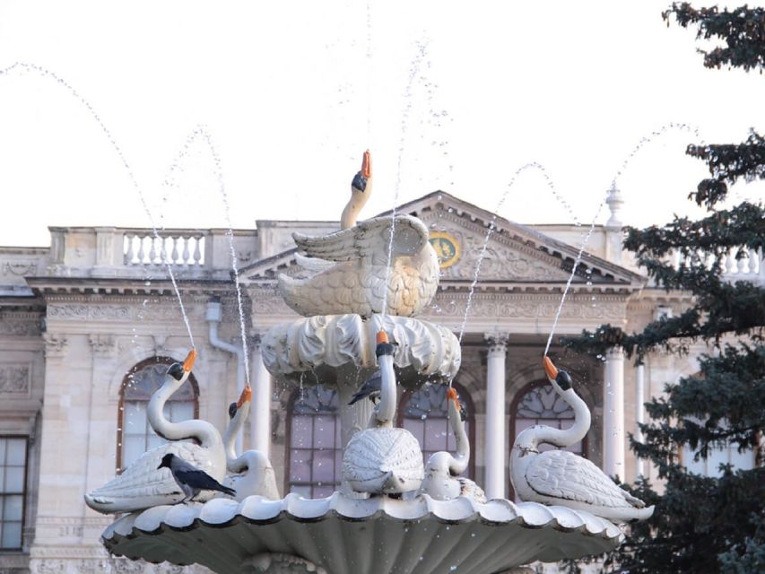 Istanbul: Dolmabahçe Palace and Uskudar Guided Tour - Getting the most from your guide inside the palace