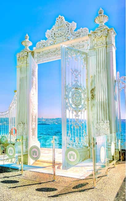 Istanbul:Dolmabahce Palace Skip-the-Line Entry & Audio Guide - Why Dolmabahce Palace feels bigger than the pictures