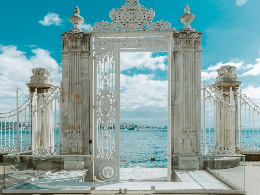 Istanbul:Dolmabahce Palace Skip-the-Line Entry & Audio Guide - Dolmabahce main halls, artwork, and Ottoman-era opulence