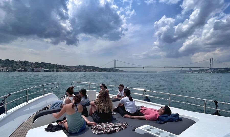 Istanbul: Dolmabahce Palace Tour and Bosphorus Yacht Cruise - Should you book this Dolmabahçe and Bosphorus yacht tour?