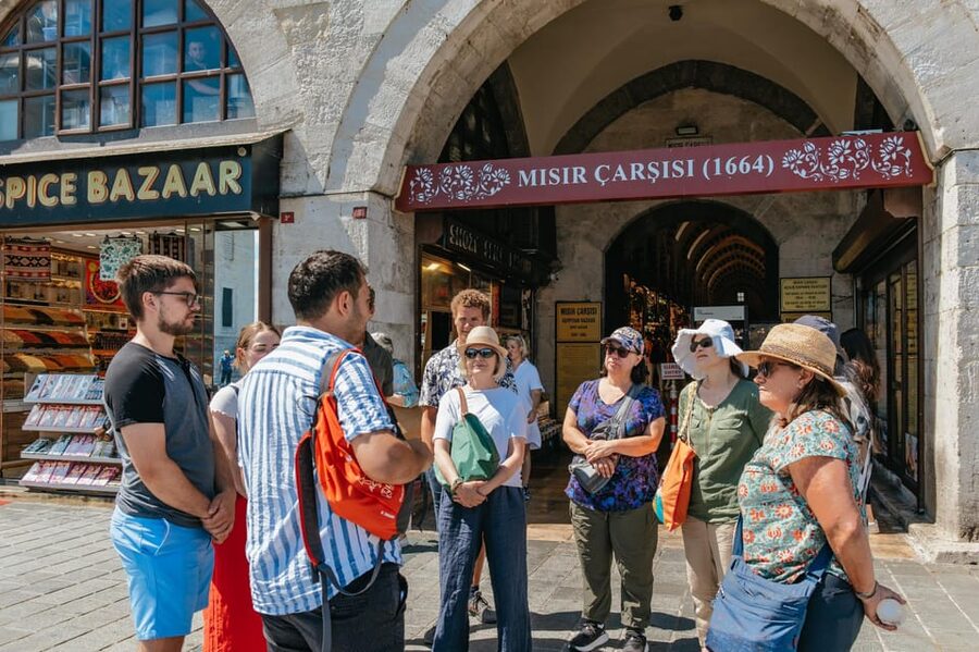 Istanbul: European and Asian Side Guided Foodie Walking Tour - The Specific Dishes You’re Likely to Taste (So You Can Order Confidently Later)