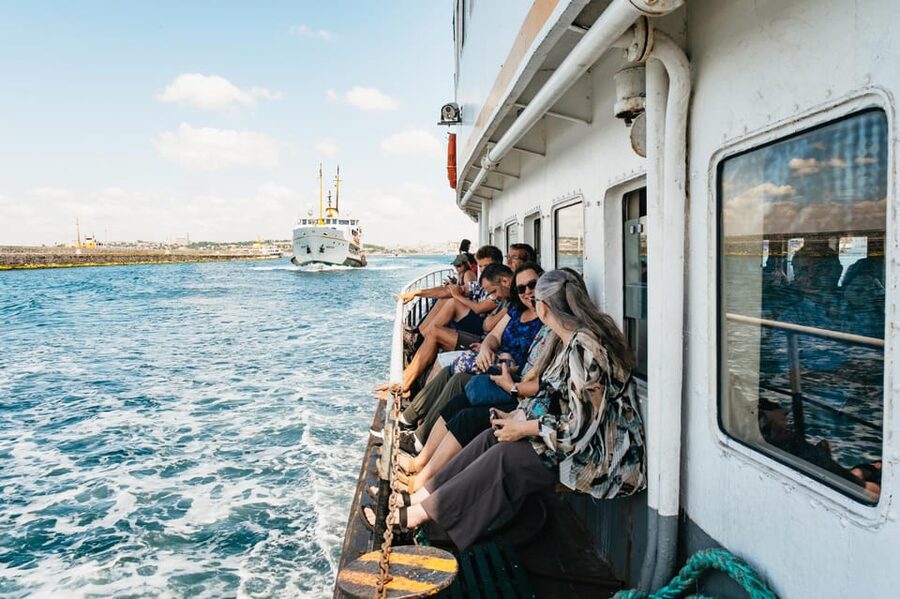Istanbul: European and Asian Side Guided Foodie Walking Tour - Meeting at Viyana Kahvesi Sirkeci: The Easy Starting Line