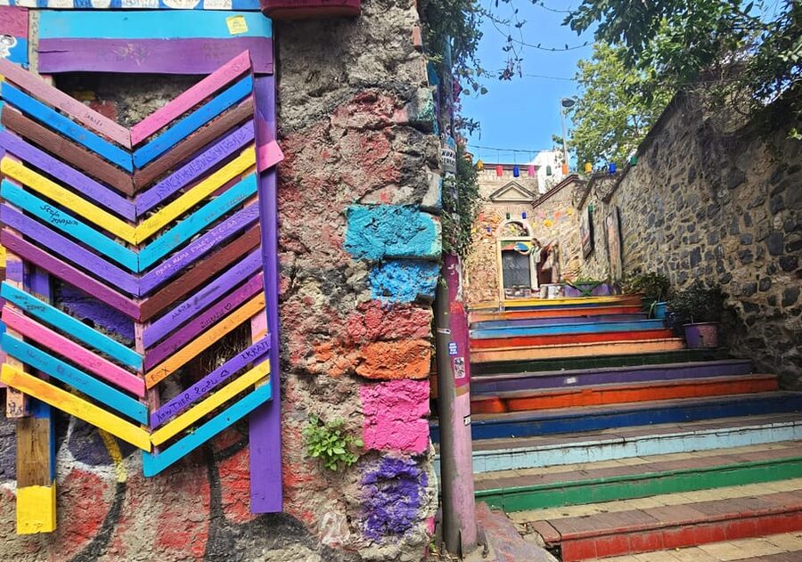 Istanbul: Fener & Balat Guided Tour through Colored Streets - The walking reality: a hill, uneven streets, and weather