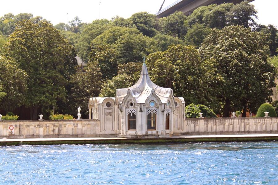 Istanbul: Full-Day Imperial & Asia Small Group Tour - Price and Logistics: Is $141 a Good Deal?