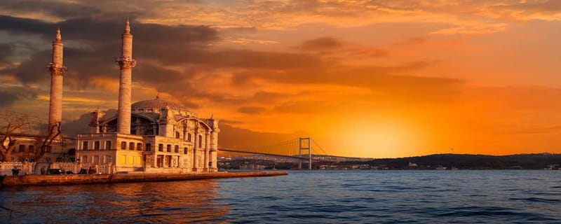 Istanbul: Full-Day Private City Highlights Guided Tour - How the day flows: Sultanahmet sights, palace grandeur, bazaar shopping, and a cistern cooldown