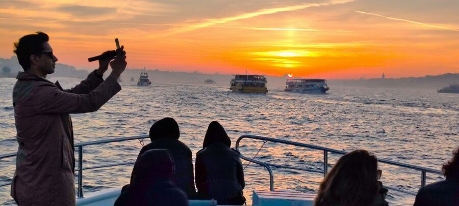 Istanbul: Guided Old City Tour and Bosphorus Sunset Cruise - The Blue Mosque: how to enjoy Sultan Ahmed Mosque without rushing
