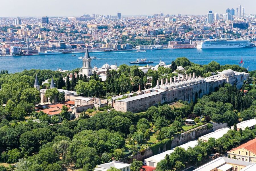 Istanbul: Guided Old City Tour and Bosphorus Sunset Cruise - Lunch with a view, then the Grand Bazaar without getting swallowed