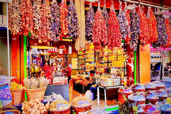 Istanbul Guided Street Food Tour Around European and Asian Sides - Kadıköy food market lunch: Lahmacun, İskender, mussels, and the wood-fire moment