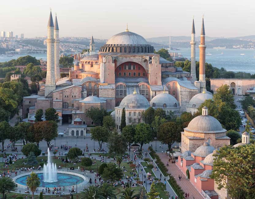 Istanbul: Hagia Sophia and Blue Mosque Tour with Tickets - A fast, focused Istanbul trio: Hagia Sophia, Blue Mosque, Hippodrome