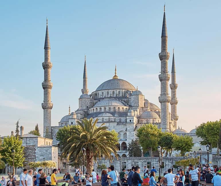 Istanbul: Hagia Sophia and Blue Mosque Tour with Tickets - Meeting near Hagia Sophia: where you’ll find the group