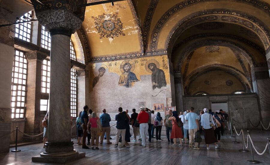Istanbul: Hagia Sophia & Basilica Cistern Tour with Tickets - Basilica Cistern: Medusa heads, wooden walkways, and what the pillars are really saying