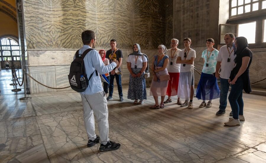 Istanbul: Hagia Sophia & Basilica Cistern Tour with Tickets - The Hippodrome and Sultanahmet Square finish: a gentle on-ramp to exploring