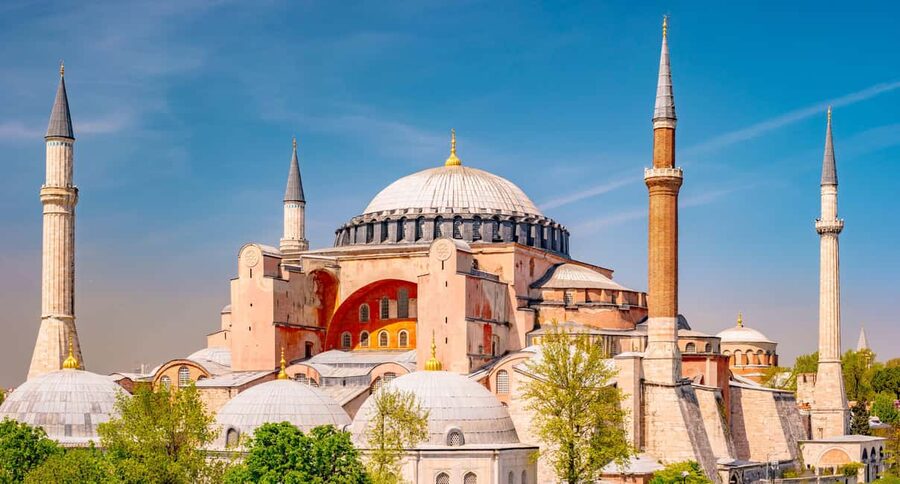 Istanbul: Hagia Sophia Tour with Skip-the-Line Entry Ticket - Meeting at Dsign Cafe, then getting bearings fast at the Hippodrome