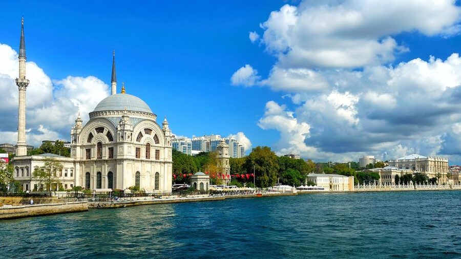 Istanbul: Half-Day Cruise and Cable Car to Pierre Loti Hill - Finishing in Sultanahmet: Classic Old City Energy